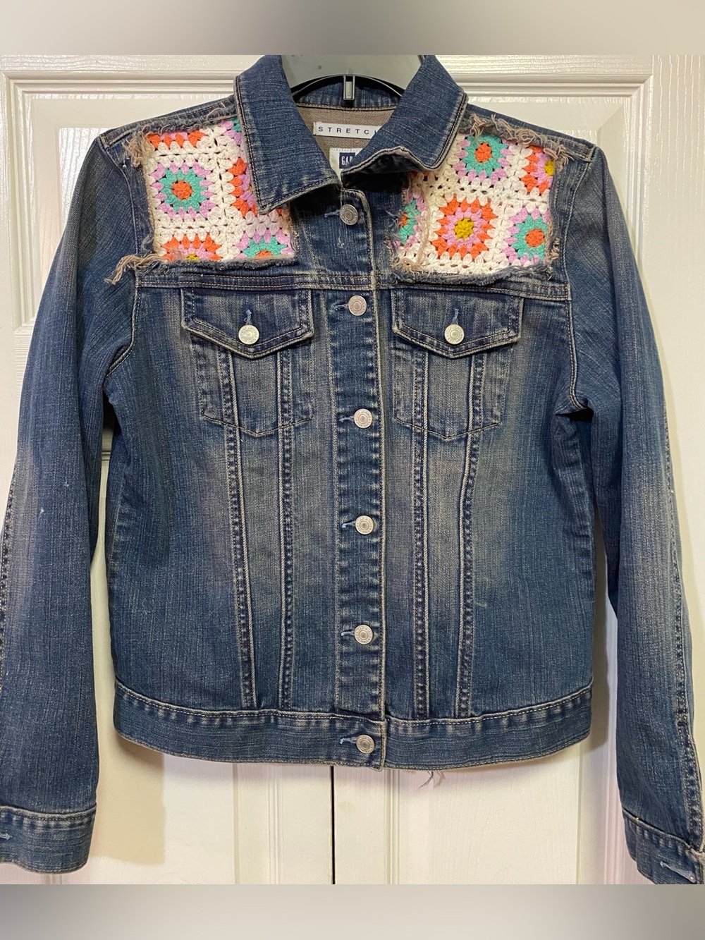 Gap Denim Jacket Custom w/Crochet Panel - Blue and Multi (M) Ptp 20"
